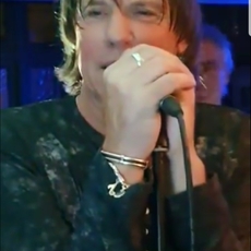 Gary Porter main vocals / keys / guitar