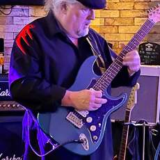 John Davies   lead guitar