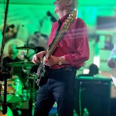 Russ Strothard  bass guitar/ backing vocals